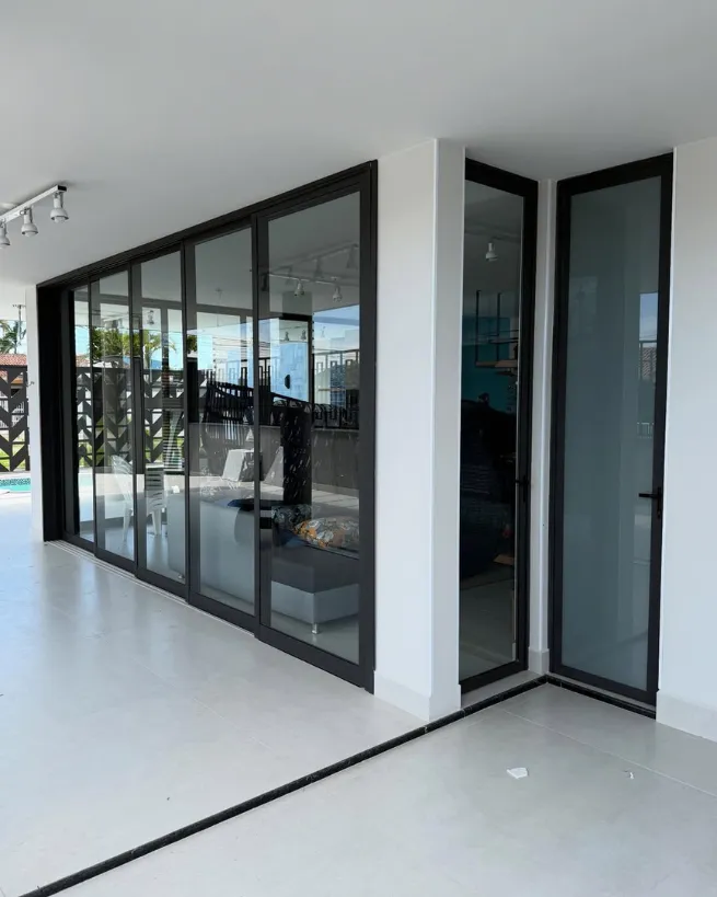 Portas de vidro em Bofete - acabamento limpo em porta de vidro